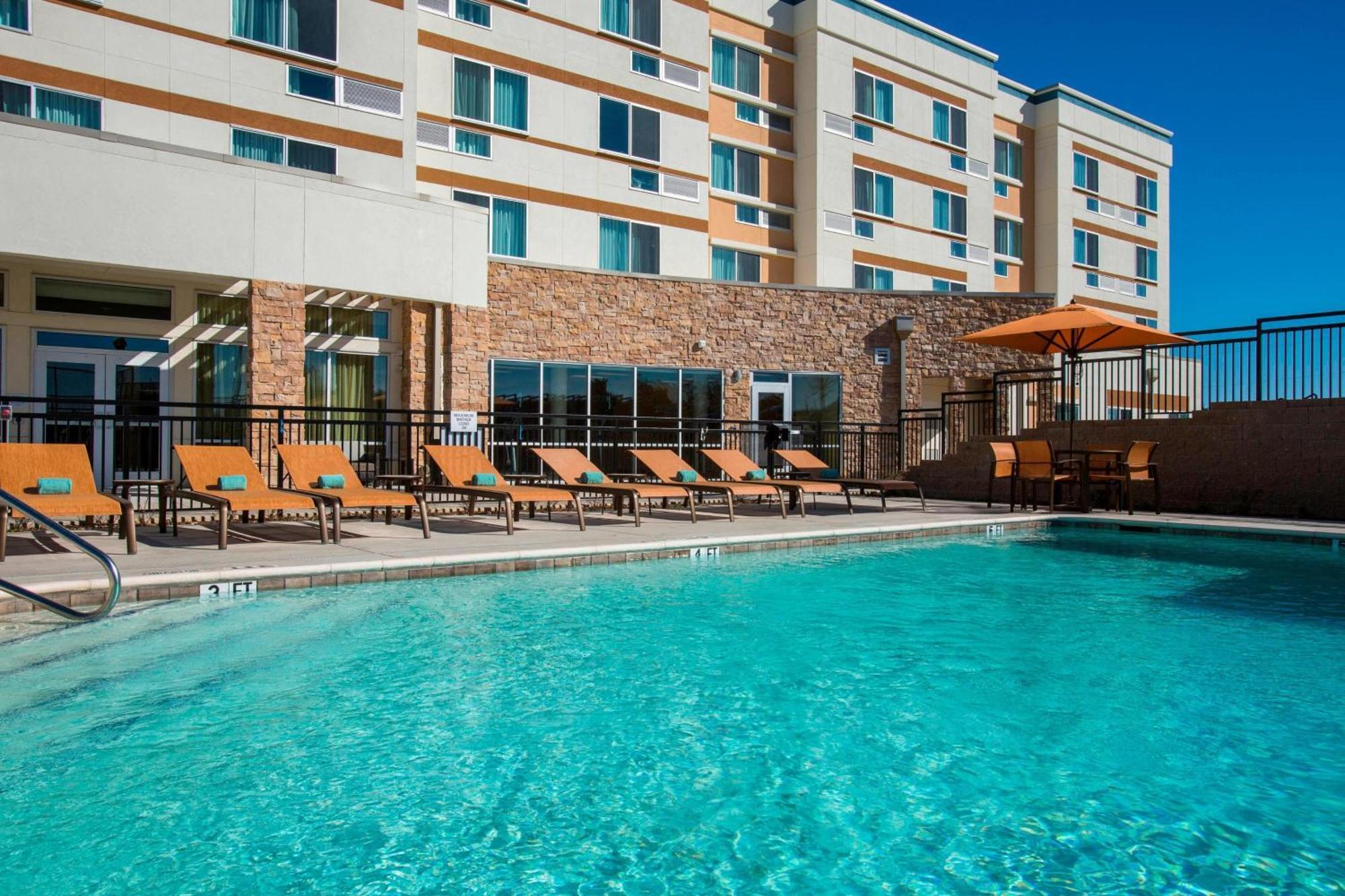 Courtyard By Marriott Dallas Midlothian At Midlothian Conference Center Екстер'єр фото