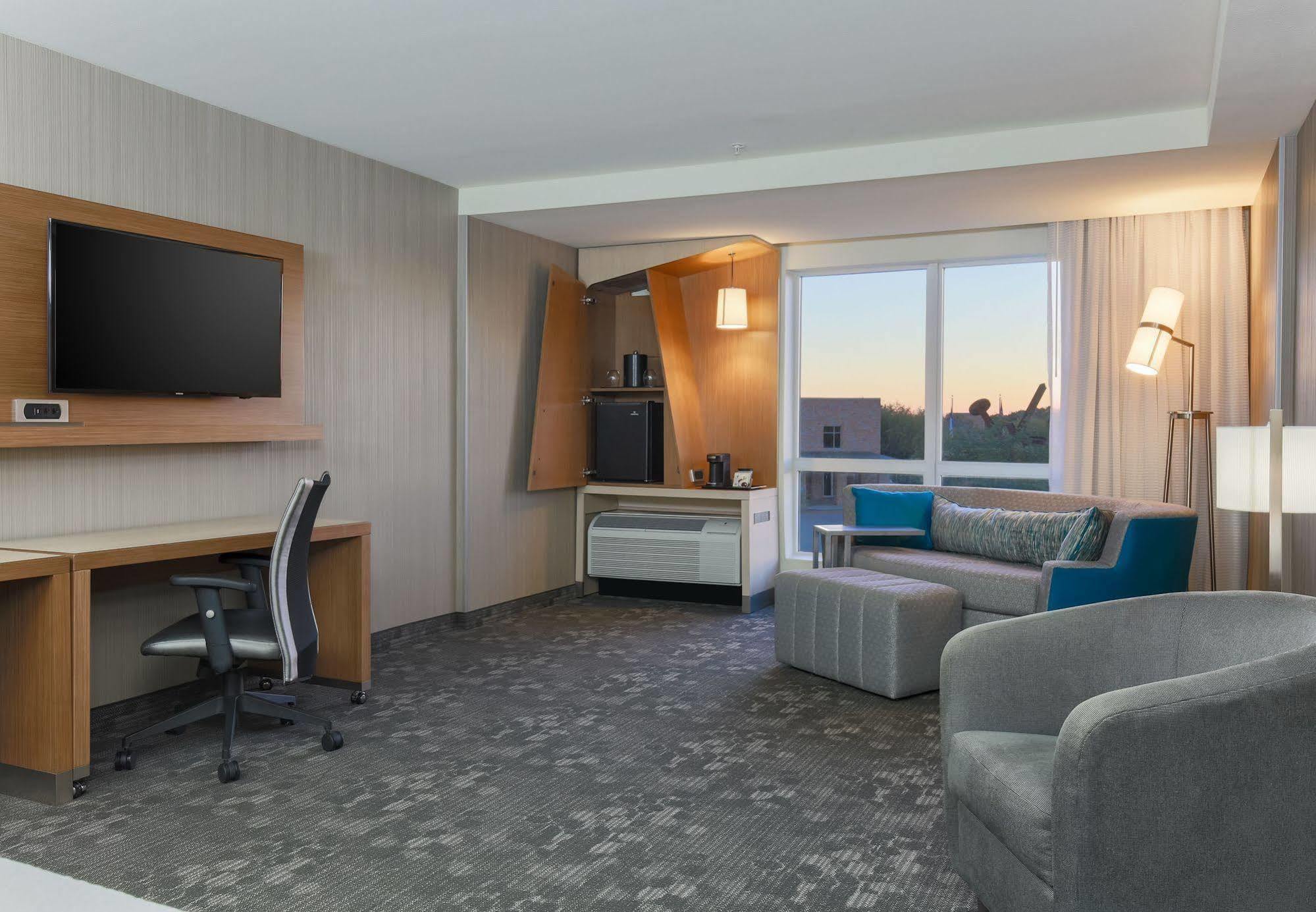 Courtyard By Marriott Dallas Midlothian At Midlothian Conference Center Екстер'єр фото